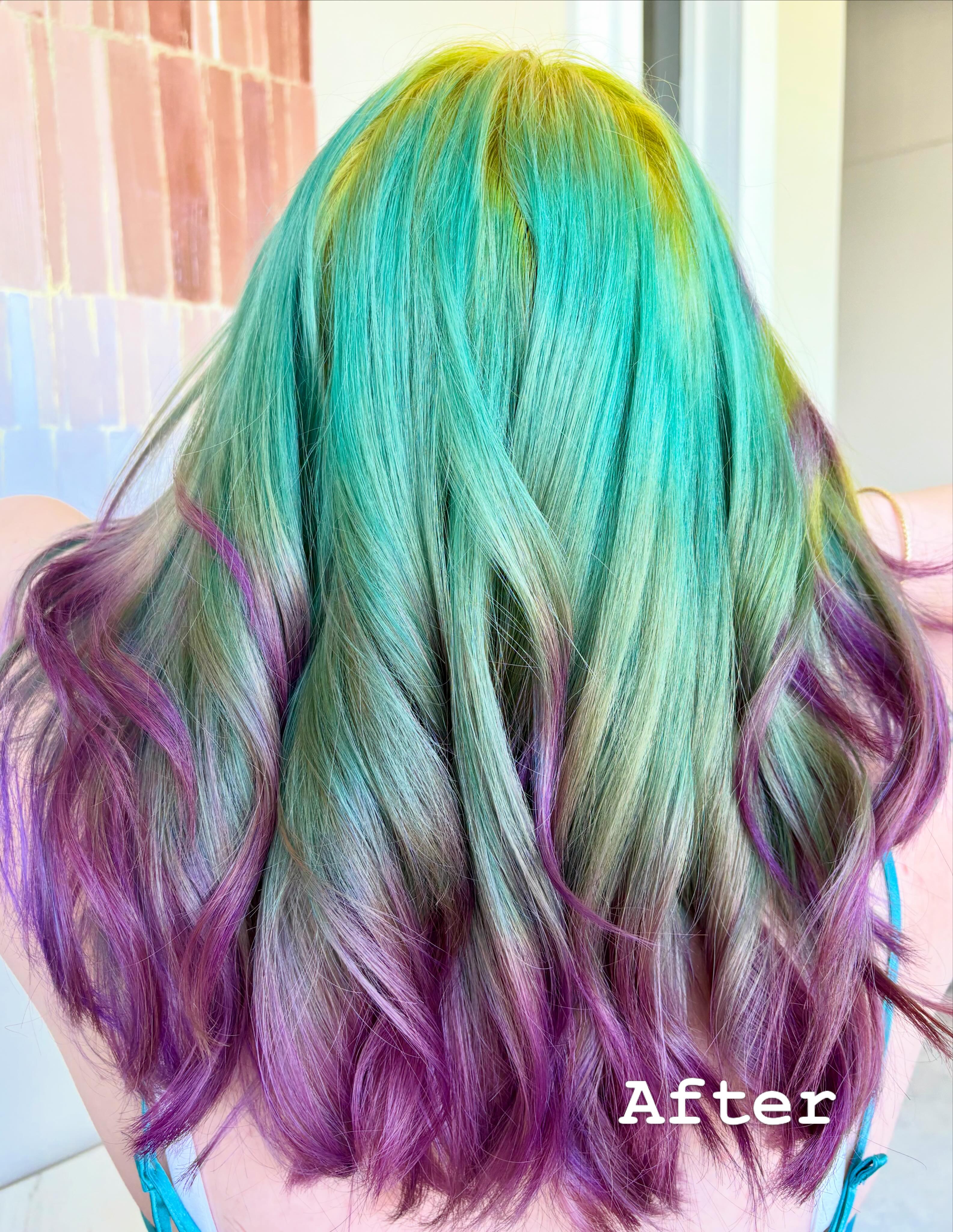 💚💜 Not your average color melt. Soft seafoam tones paired with vibrant chartreuse and violet create a playful, multidimensional look that’s full of surprises. Every turn reveals something new!

#CreativeColor #MermaidHair #FantasyHair #Vivids #hairbydawncohan