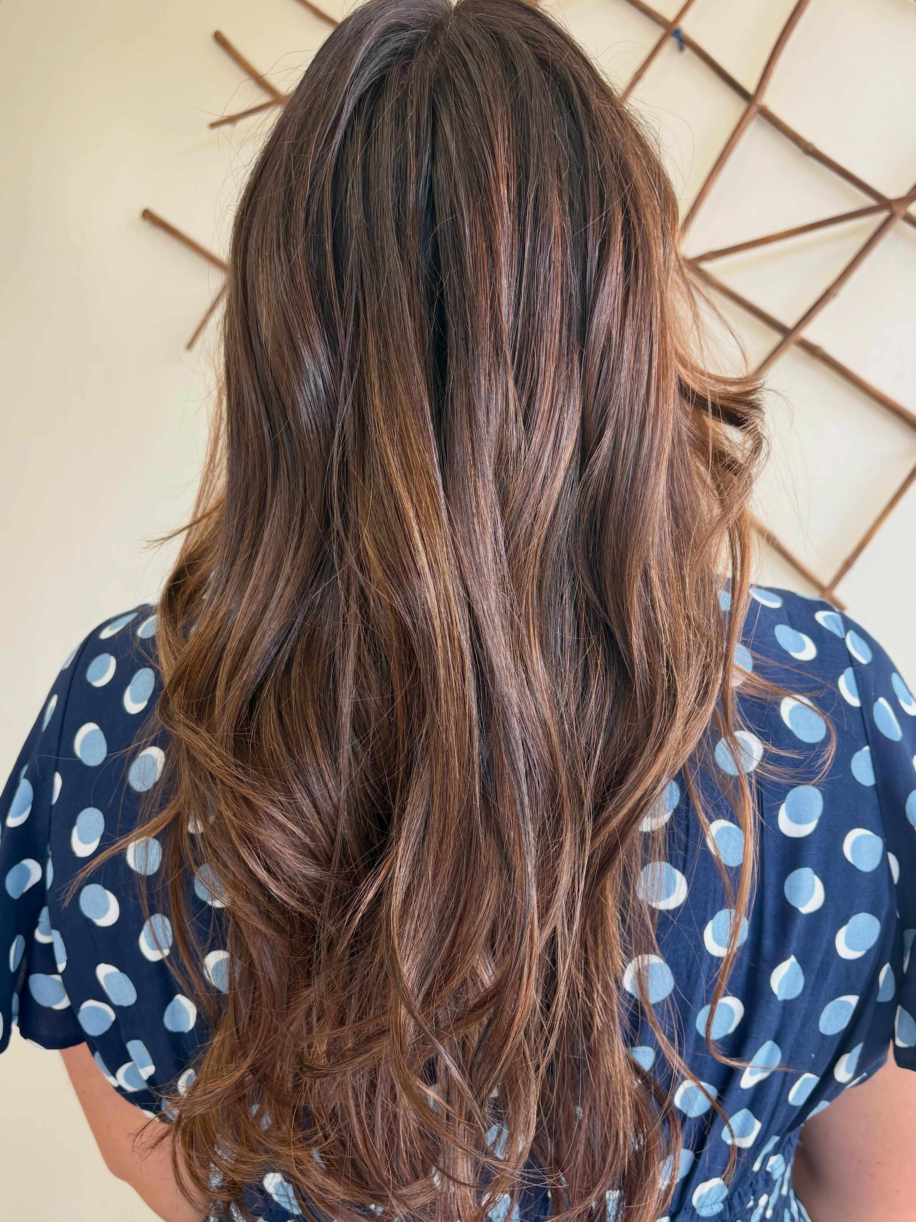 🤎 Brunette Balayage Without Lightener 🤎

Who says you need lightener for dimension? ✨

This gorgeous brunette balayage was created without bleach, adding soft ribbons of warmth and shine while keeping the hair healthy and rich. The result is natural-looking dimension, beautiful movement, and a low-maintenance grow-out.

Perfect for anyone wanting a subtle change without a dramatic color commitment. 🤎✨

#BrunetteBalayage #HealthyHairGoals #DimensionalBrunette #NoBleachBalayage #hairbydawncohan